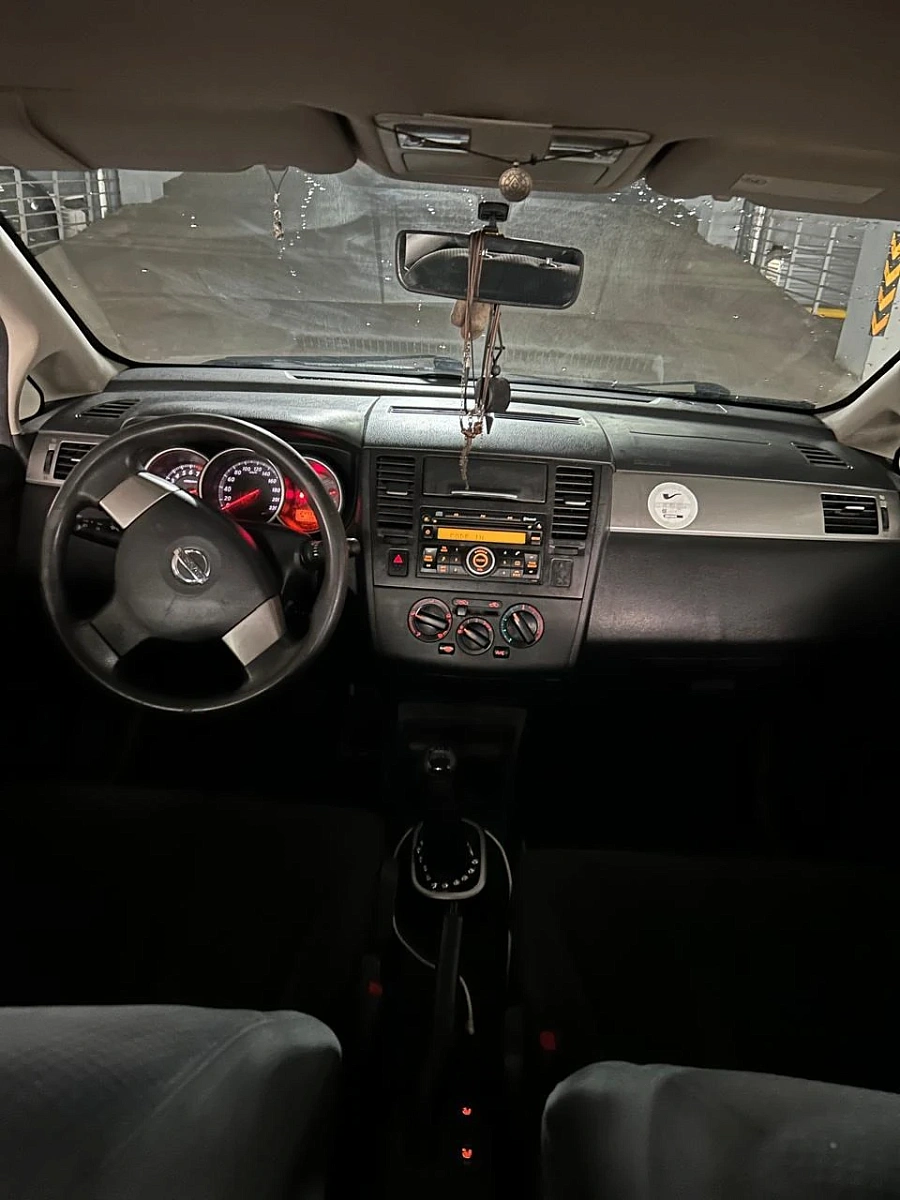 Nissan Tiida, 2012г., передний привод, механика