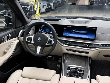 BMW X7, 2025г, полный привод, автомат