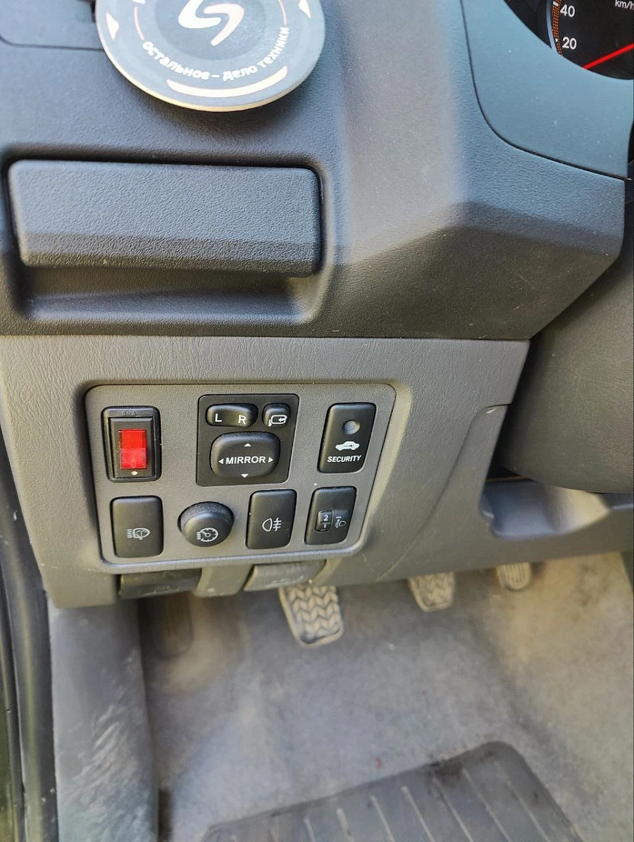 Toyota Hilux, 2013г., полный привод, механика