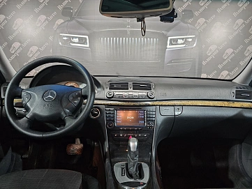 Mercedes-Benz E-Класс, 2004г, задний привод, автомат