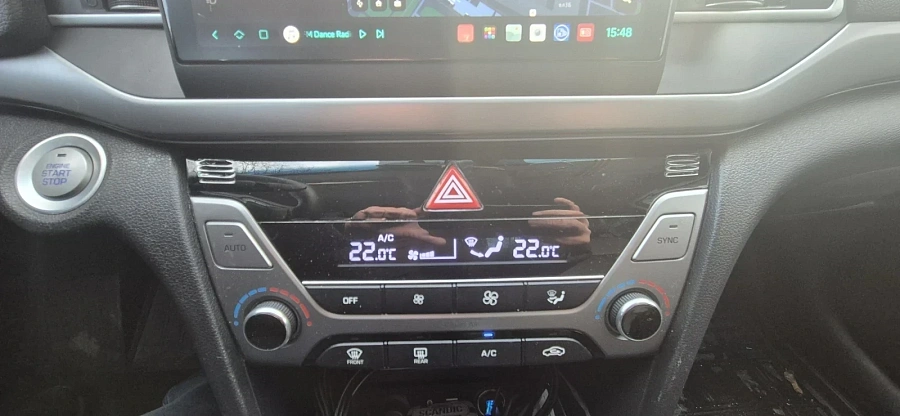 Hyundai Elantra, 2016г., передний привод, автомат