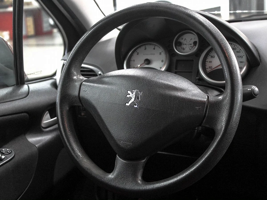 Peugeot 207, 2007г., передний привод, механика