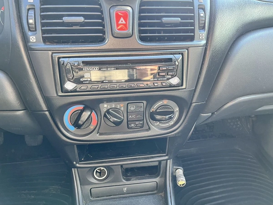 Nissan Almera, 2004г., передний привод, механика