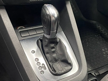 Volkswagen Jetta, 2011г, передний привод, робот
