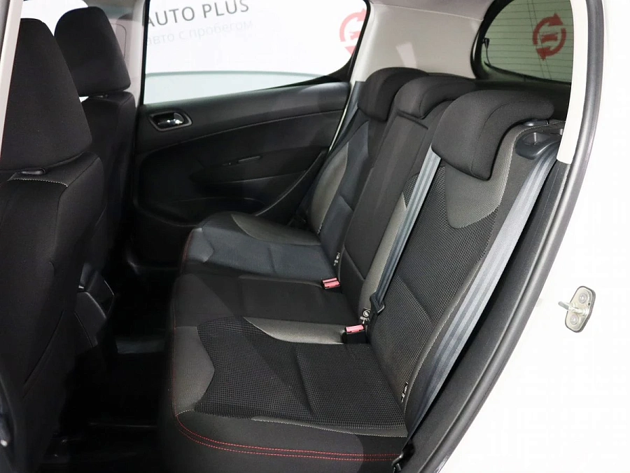 Peugeot 308, 2011г., передний привод, механика