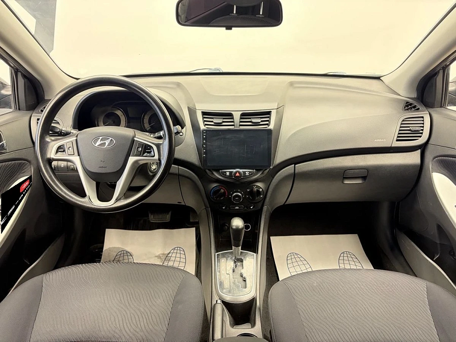 Hyundai Solaris, 2012г., передний привод, автомат