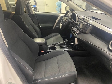 Toyota RAV4, 2016г, передний привод, вариатор