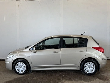 Nissan Tiida, 2012г., передний привод, автомат