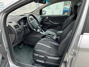 Ford Kuga, 2011г, передний привод, автомат