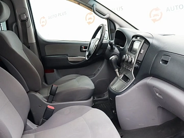 Hyundai , 2011г., задний привод, автомат