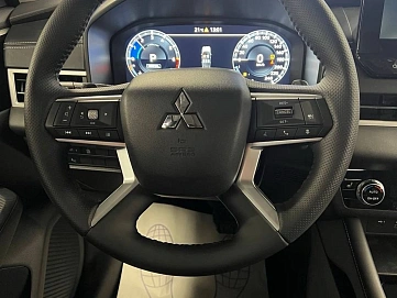 Mitsubishi Outlander, 2023г, передний привод, вариатор