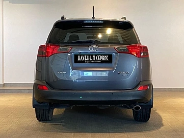 Toyota RAV4, 2015г, передний привод, автомат