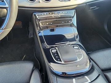 Mercedes-Benz E-Класс, 2021г, задний привод, автомат