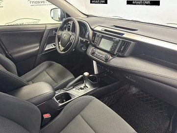 Toyota RAV4, 2015г, передний привод, автомат