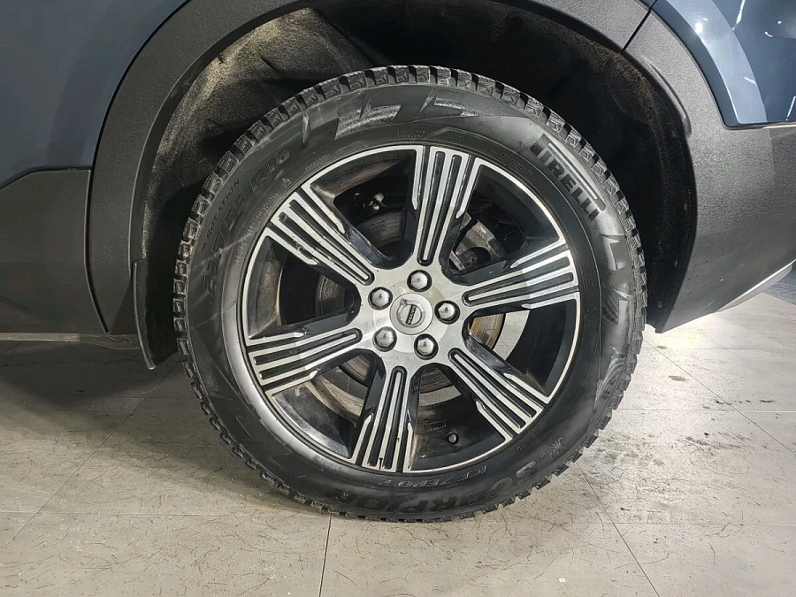 Volvo XC40, 2021г., полный привод, автомат