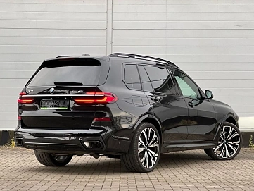 BMW X7, 2025г, полный привод, автомат