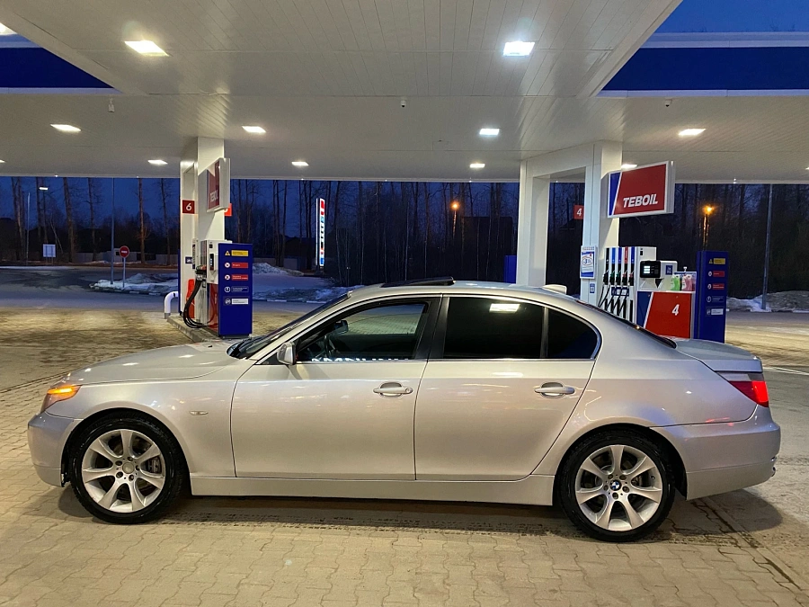 BMW 5 серии, 2004г., задний привод, автомат