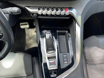 Peugeot 3008, 2022г, передний привод, автомат