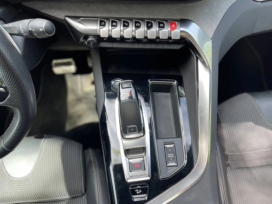 Peugeot 3008, 2022г., передний привод, автомат