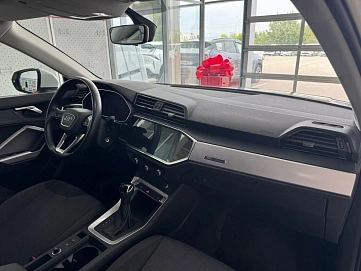 Audi Q3, 2020г, передний привод, робот