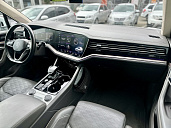 Volkswagen Touareg, 2020г., передний привод, автомат