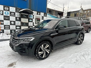Volkswagen Touareg, 2018г, полный привод, автомат