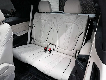 BMW X7, 2025г, полный привод, автомат