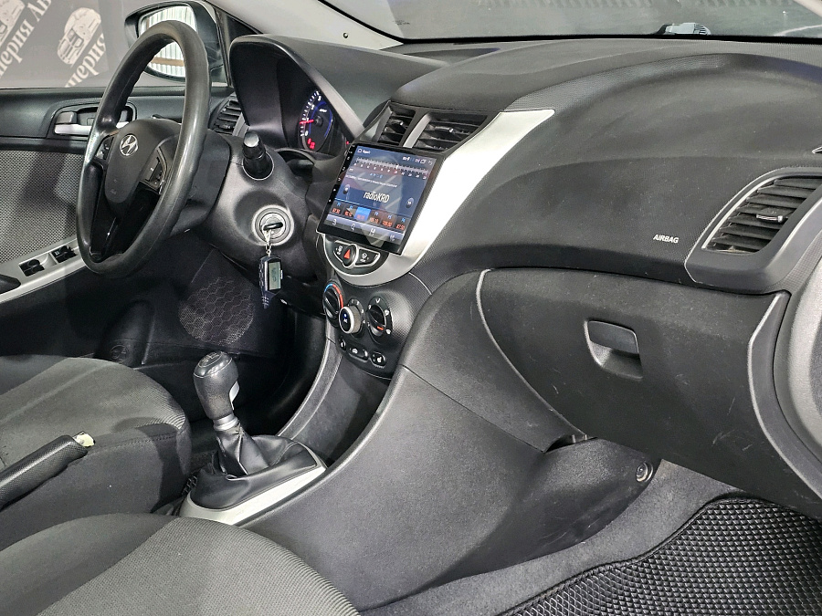 Hyundai Solaris, 2011г., передний привод, механика
