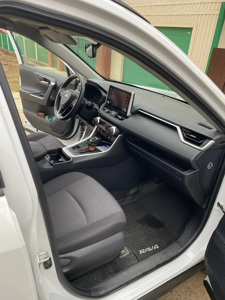Toyota RAV4, 2021г., полный привод, вариатор
