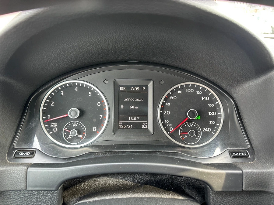 Volkswagen Tiguan, 2015г., полный привод, автомат