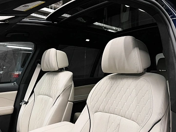 BMW X7, 2025г, полный привод, автомат