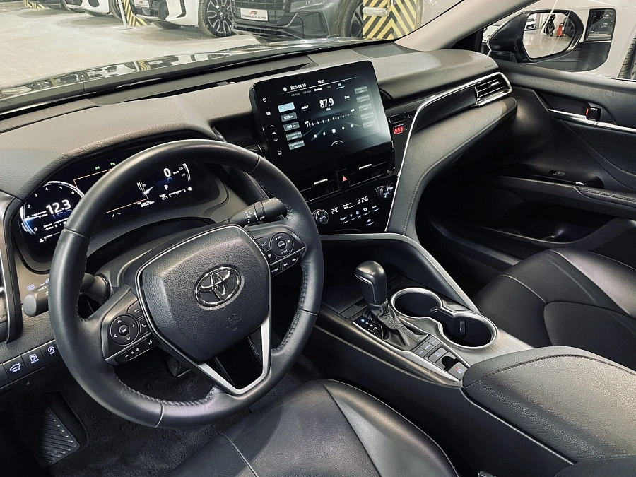 Toyota Camry, 2023г., передний привод, автомат