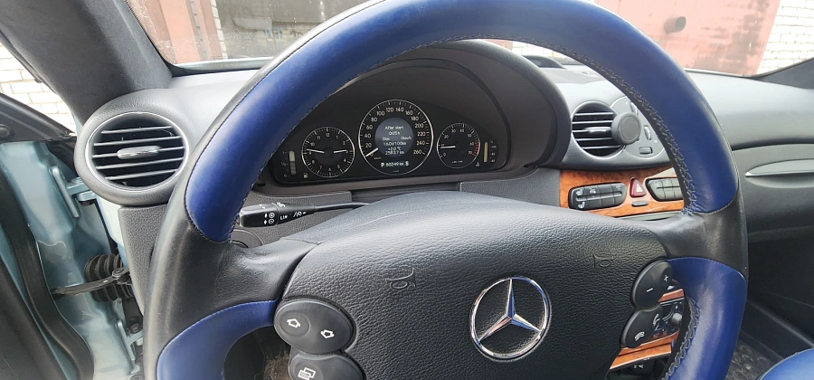 Mercedes-Benz CLK-Класс, 2004г., задний привод, автомат