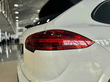 Porsche Cayenne, 2015г, полный привод, автомат