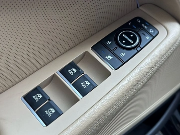 Hyundai Genesis, 2016г, задний привод, автомат