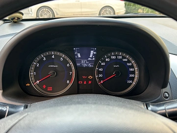 Hyundai Solaris, 2012г, передний привод, механика