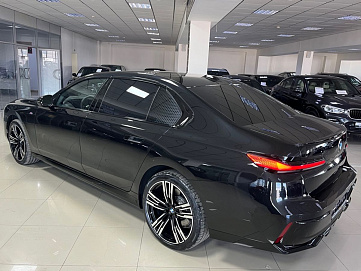 BMW 7 серии, 2024г, полный привод, автомат