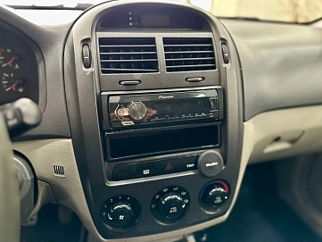 Kia Cerato, 2004г, передний привод, механика