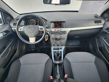 Opel Astra, 2013г, передний привод, механика
