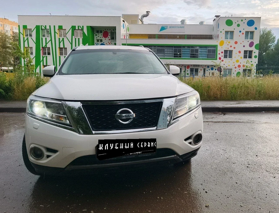 Nissan Pathfinder, 2015г., полный привод, вариатор