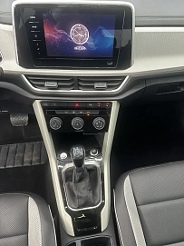 Volkswagen T-Roc, 2023г, передний привод, робот