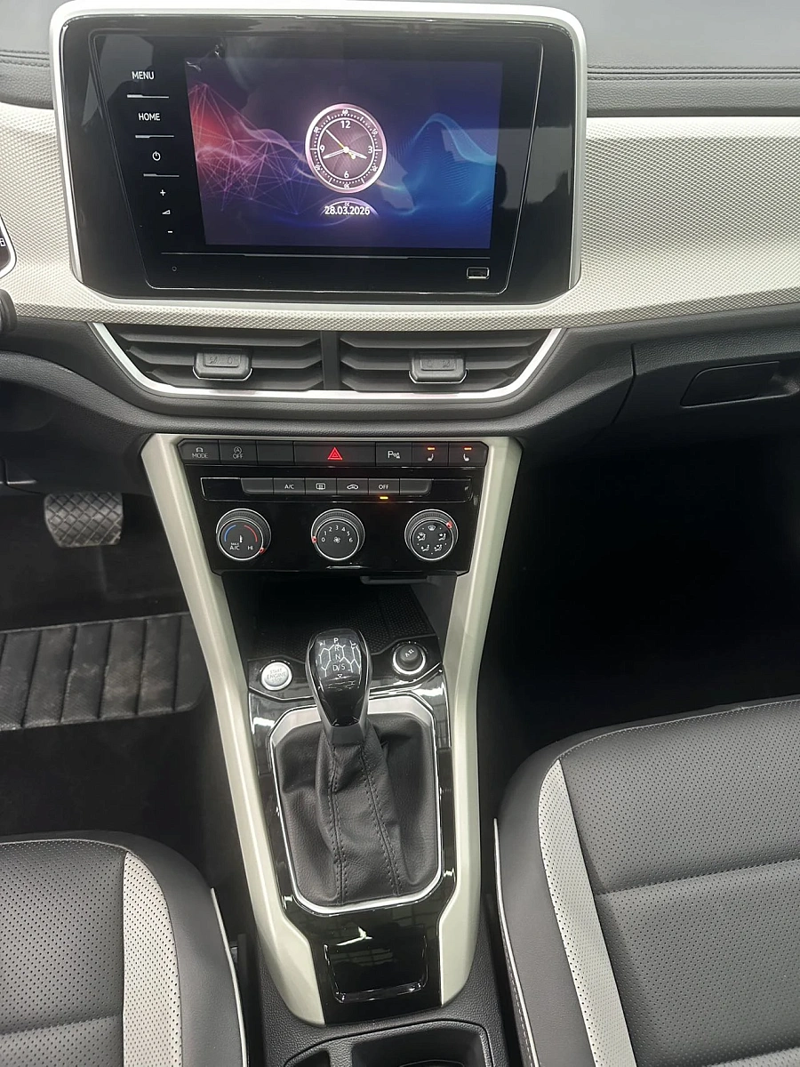 Volkswagen T-Roc, 2023г., передний привод, робот