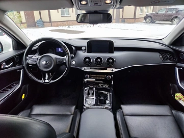 Kia Stinger, 2018г, полный привод, автомат