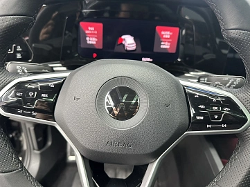 Volkswagen Golf, 2022г, передний привод, робот