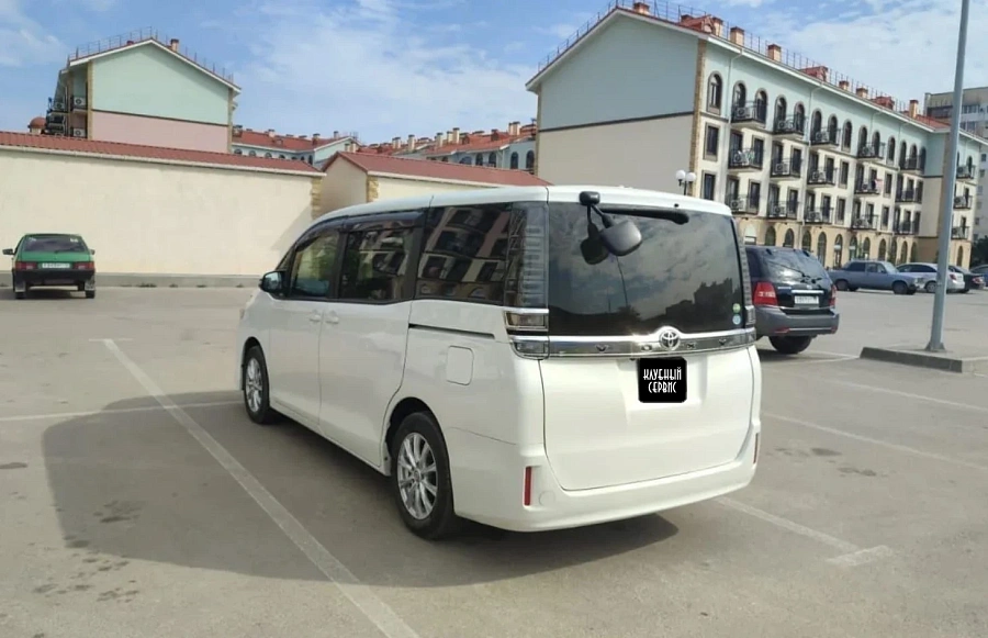 Toyota Voxy, 2017г., передний привод, вариатор