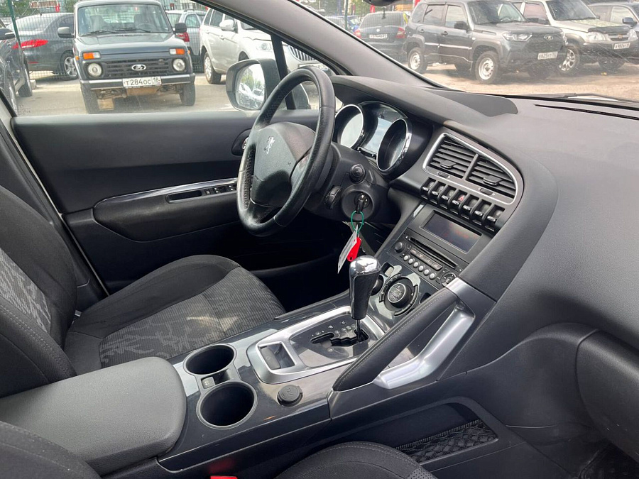 Peugeot 3008, 2011г., передний привод, автомат