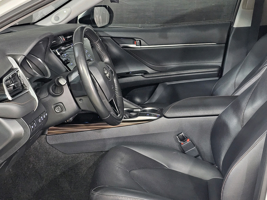Toyota Camry, 2020г., передний привод, автомат