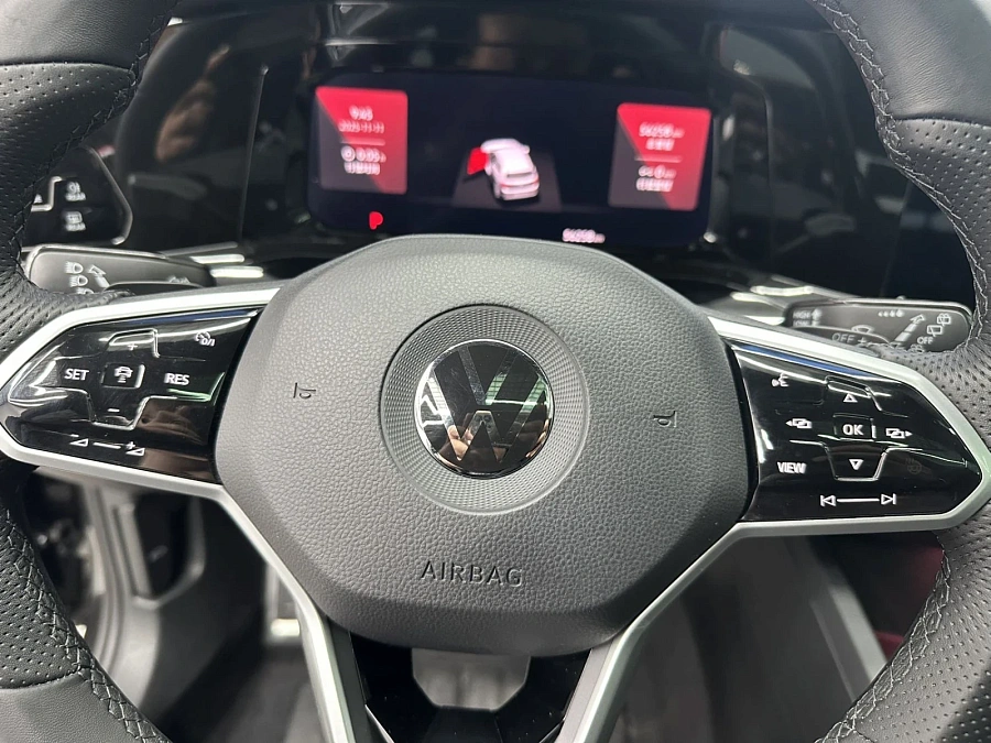 Volkswagen Golf, 2022г., передний привод, робот