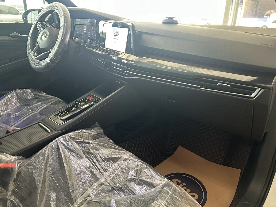 Volkswagen Golf, 2020г., передний привод, робот