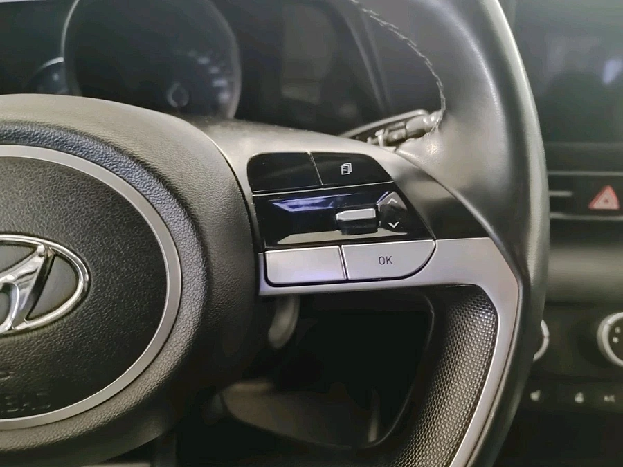 Hyundai Elantra, 2021г., передний привод, автомат